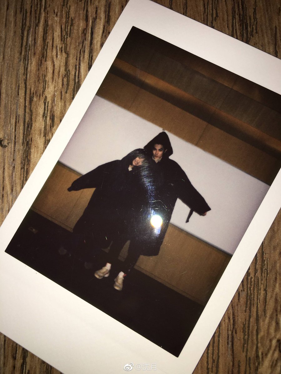 (2), Shen posted this polaroid pic togethere with a temple template where she specifically made that because she remember when didi once said that he wanted to have an honored greetings for his bday, and she also bought speakers as a bday present for dylan  thoughtful shen 