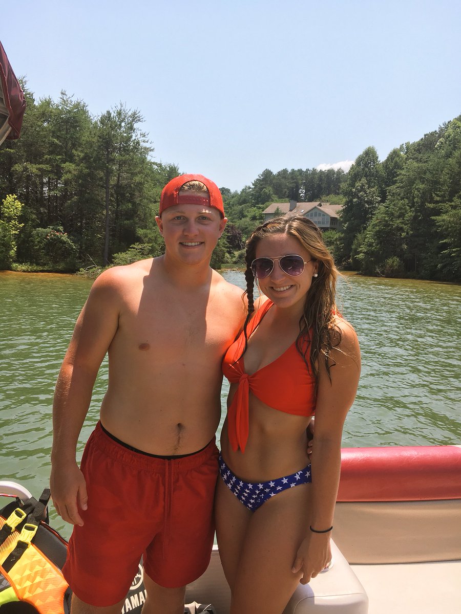 bri_baxter_21's tweet photo. *yay for more pictures together and the USA* 🇺🇸❤️ https://t.co/pCzwJ6wQ9x