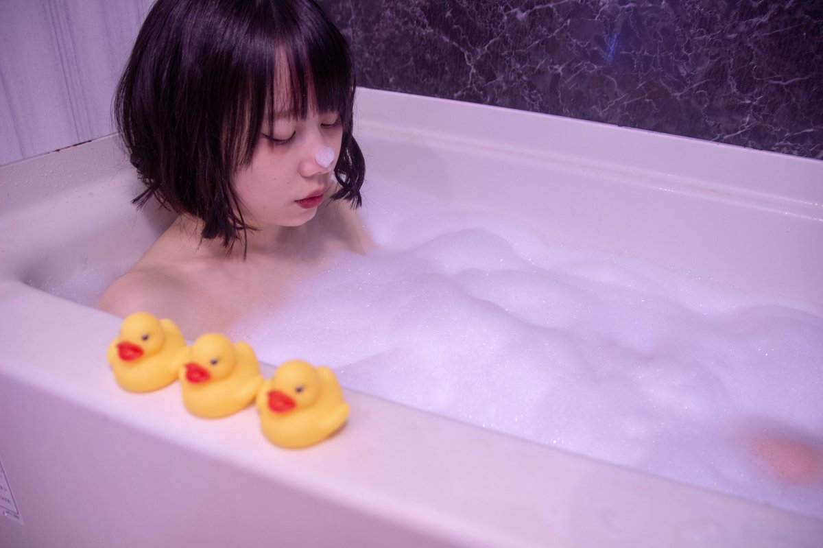 Weekender_Girl_'s tweet photo. 上げ直します~
ポートレートPart3 お風呂編
photo by はる(@channn__u ) https://t.co/k9RXuIJa3S