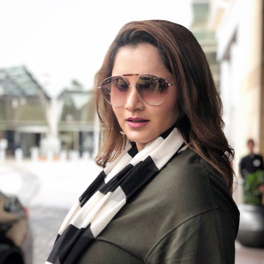 பாகிஸ்தானுக்கு சுதந்திரதின வாழ்த்து சொல்லிய சானியா!! கலாய்த்து வாங்கிக்கட்டிக்கொண்ட ரசிகர்!! 4 Sania Mirza