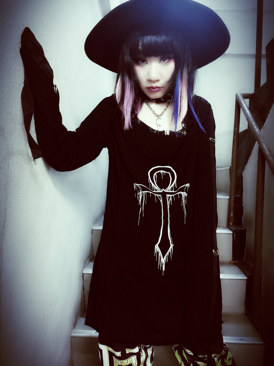 ra20022006's tweet photo. #WIDOW アンククロスプリントのガーゼシャツ
https://t.co/hYQi3mHJPE
#WIA ダイヤモンドプリントのイージースウェット
https://t.co/4d3otqwsC7
#demonia 定番厚底スニーカー
https://t.co/JqKyi1DQH5
#shopromanesco #エピキュリアンガーデン #helthgoth #ブラックコーデ https://t.co/W0bcRoxPCd