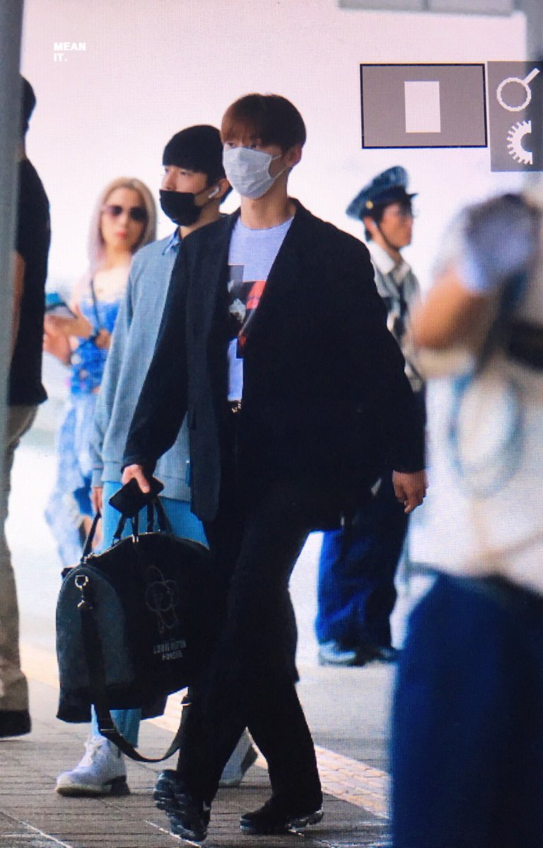 meanit_mh's tweet photo. 180706 #워너원 #wannaone #황민현 #Minhyun 오사카 하이👋🏻✈️❤️ https://t.co/55zIJLXKGd