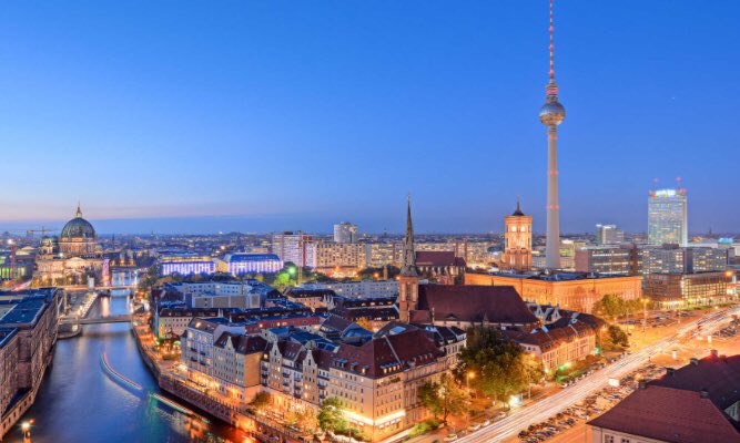 eCityruf's tweet photo. Hier ein Beitrag über eine weitere unverzichtbare Anwendung von #Funkruf (engl. #Paging): https://t.co/81UFimJcZz. Mittels gesicherter mobiler Übertragung wird im #Stromnetz Berlin #netzdienlich geschaltet. Wichtig für die #Energiewende. Und nicht etwa ersetzbar durch #SmartMeter https://t.co/augVe3j25Z