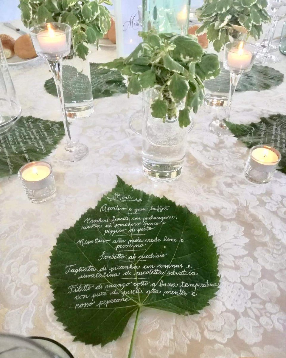 Una mise en place elegante caratterizza un matrimonio raffinato e personalizzato! L'eleganza è la sola bellezza che non finisce mai” 
#weddinginitaly #weddingitaly #weddingday #destinationwedding #weddingflower #weddingplanning #weddingplanners #marriageitalie #justengaged