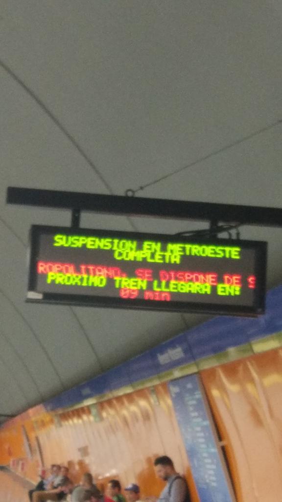 Más los 10 minutos que llevamos ya esperando. Vergüenza .<a href="/metro_madrid/">Metro de Madrid</a>  #elsurexiste