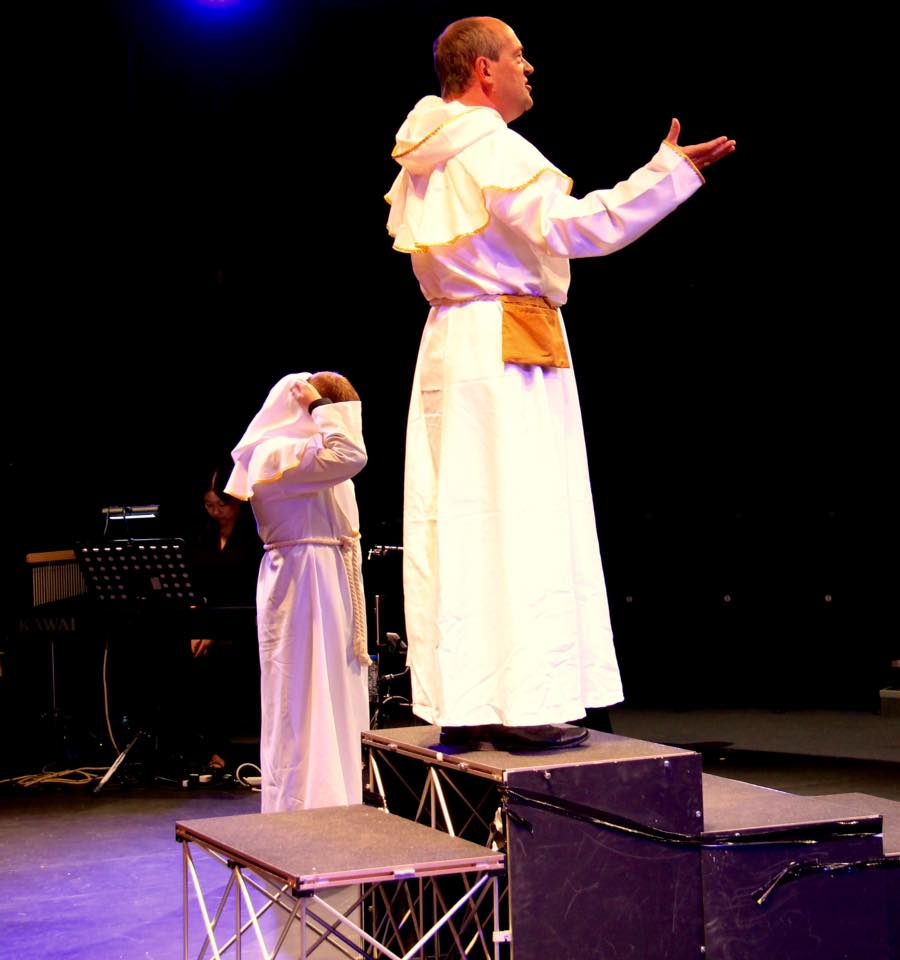 OperaAnywhere's tweet image. Today @waterperry gardens we present a brand new concept!
Combining live opera with live visual artists on stage! @mrjamesmayhew &amp;amp; @angelustonio with our #MagicFlute in the amazing #OperaInTheAmphitheatre
#OperaFestival
@BBCRadio3
@BBCInTune 
operaanywhere.com/events/