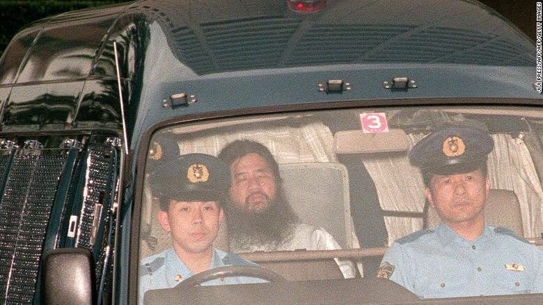 âª1995 yÄ±lÄ±nda #Tokyo metrosunda 13 kiÅinin Ã¶ldÃ¼ÄÃ¼ sarin gazÄ± saldÄ±rÄ±sÄ± dÃ¼zenleyen Aum Shinrikyo TarikatÄ± lideri Shoko Asahara ve tarikat Ã¼yesi 7 kiÅi #Japonya'da asÄ±larak idam edildi.â¬
âªð¸â¬