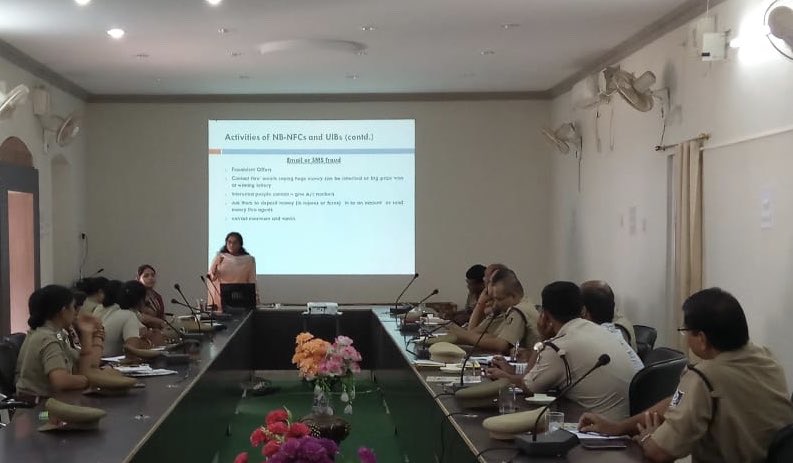 SPkoraput's tweet image. A Sensitisation workshop on “Fraudulent and Unauthorised Deposit Collection Activities” was conducted by Smt. Lipi Parija, AGM, RBI, Bhubaneswar and her team at DPO, Koraput. #ActSmart @DGPOdisha @DrRajendraShar2 @odisha_police @arunbothra