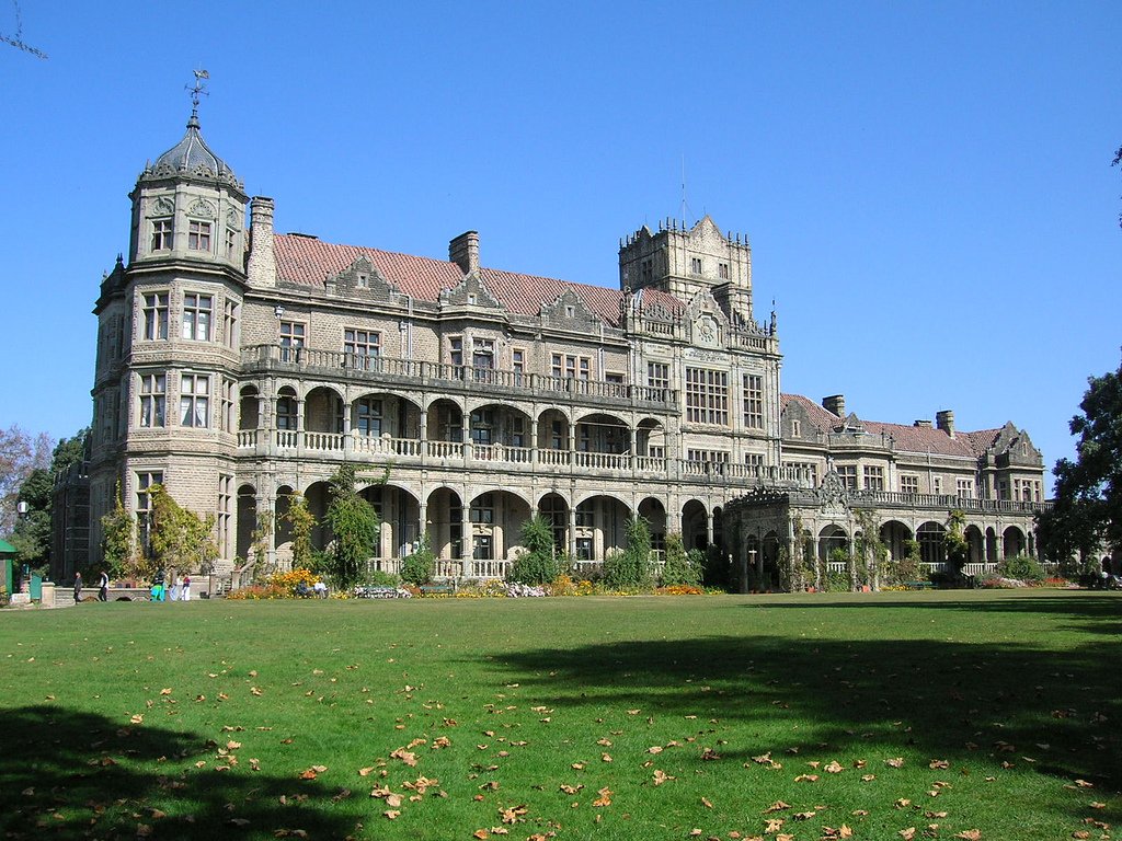 This is Shimla Governor house. Who lives there? A political appointee, who has spent all his/her life as a politician with the party ruling at center. Has no work as Governor but enjoy the lifestyle of a maharaja with 100s of servants