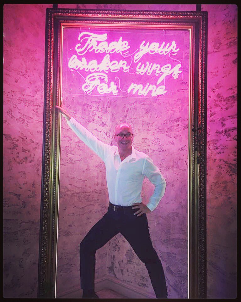 Now <a href="/Karina_Jadhav/">karina jadhav</a> babes this really is a #menageriemoments <a href="/MenagerieMCR/">Menagerie</a> Trade your broken wings for mine...... #manchester #funtimes #framed #picture #strikeapose