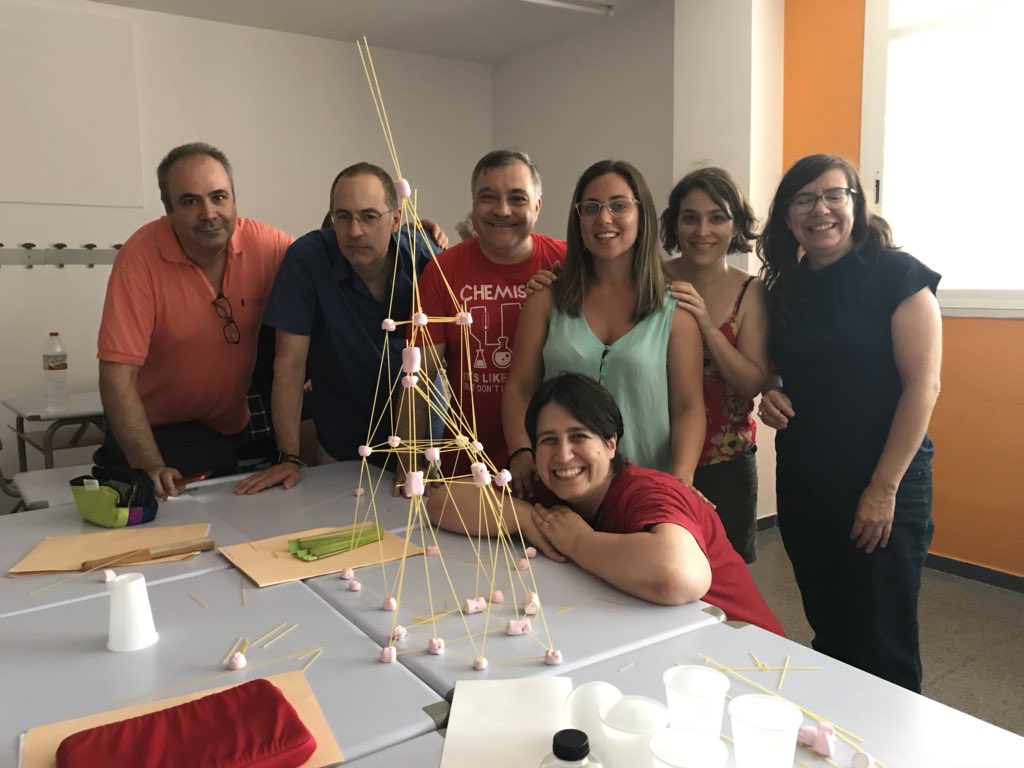 martapujado's tweet photo. Retrobades, tractors, espaguetis, aprenentatges... No és una cançó d'Antònia Font, són 3 dies de formació amb la #mostraEN21 Avui últim dia! Estem cansades i suades però tan autopropulsades com sempre. Gràcies a tothom per ser-hi! https://t.co/25gGTTGd39