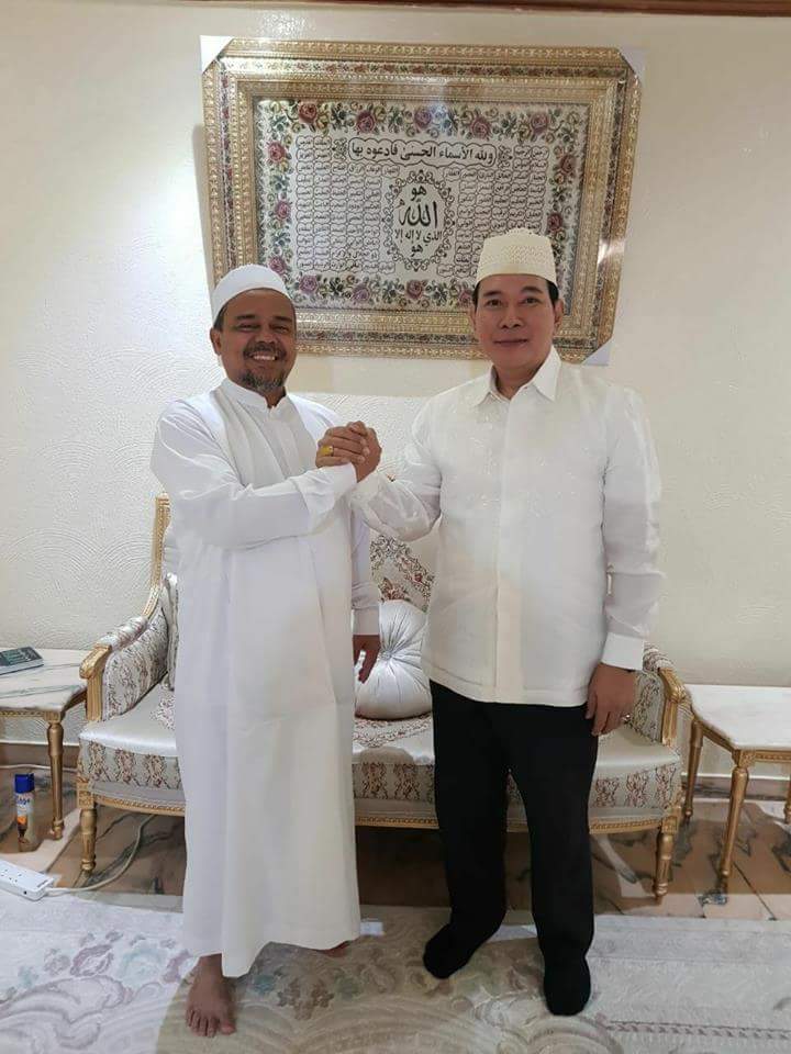 Putra Presiden RI ke-2, Tommy Soeharto berkunjung ke kediaman Imam Besar Habib #Rizieq Syihab, di Makkah, KSA.