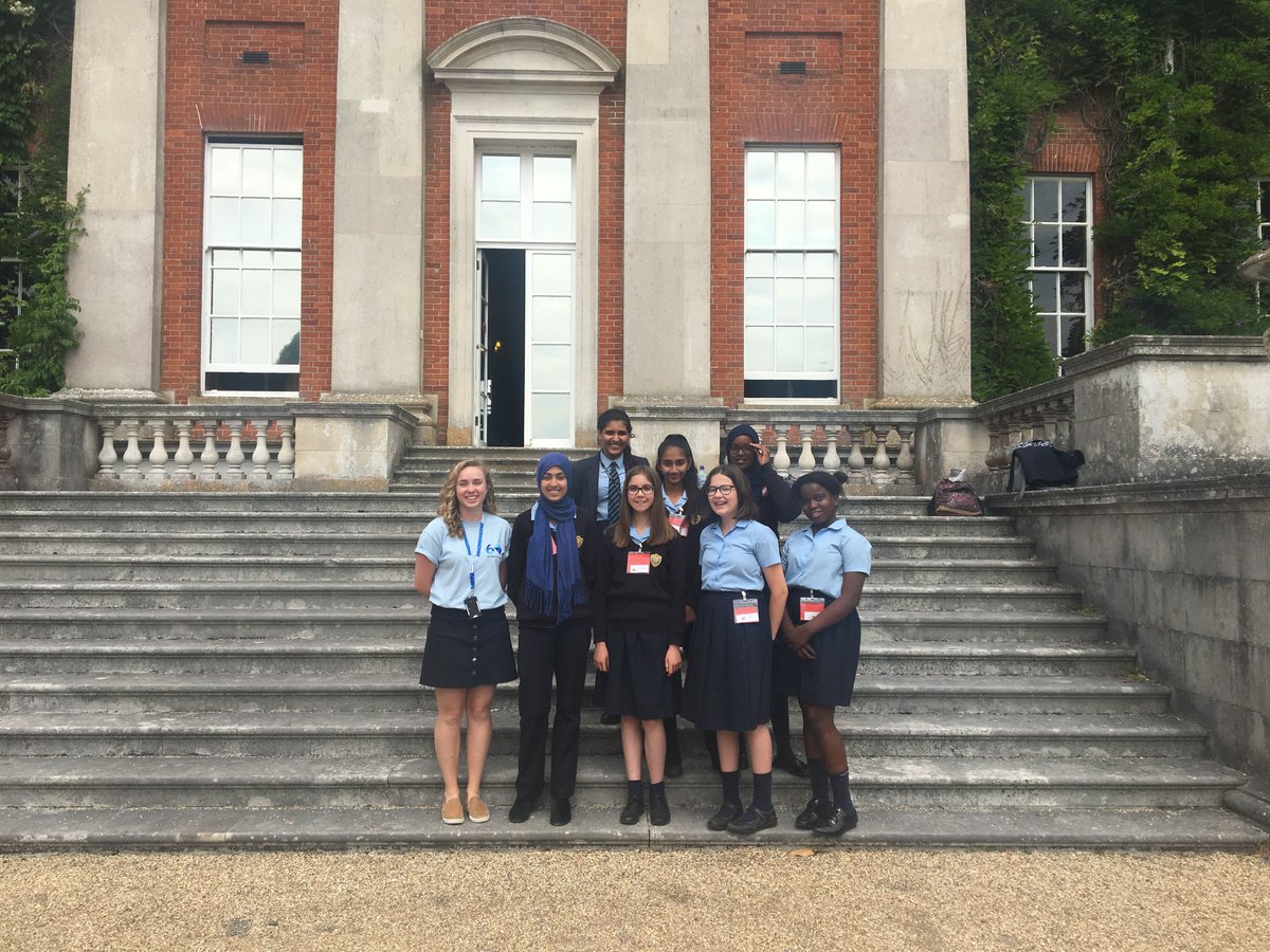 StAnnesUK's tweet image. This week has been littered with amazing St Anne’s Alumni, including @gracejansen27 inspiring Year 8’s across #Hants at #IBMHursley with the brilliant #IBMThinkIT Its great to see #AwesomeAnnites past and present sharing their experiences and skills #StAnnesFamily #AlwaysWelcome