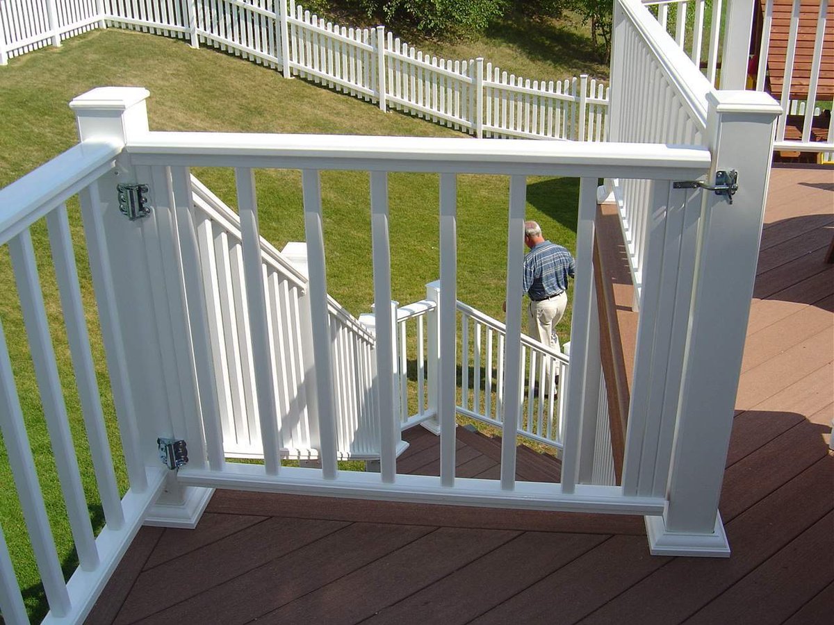 Zeeland_Lumber's tweet photo. Sharing a recent homeowner project. Zeeland Lumber & Supply offers a variety of railing and deck accessories. Stop into one of our showrooms or call us at 888-772-2119 to learn more. #projectspecialists #decking #options @Trex_Company #deckpackages https://t.co/sKZAtlmyQ2