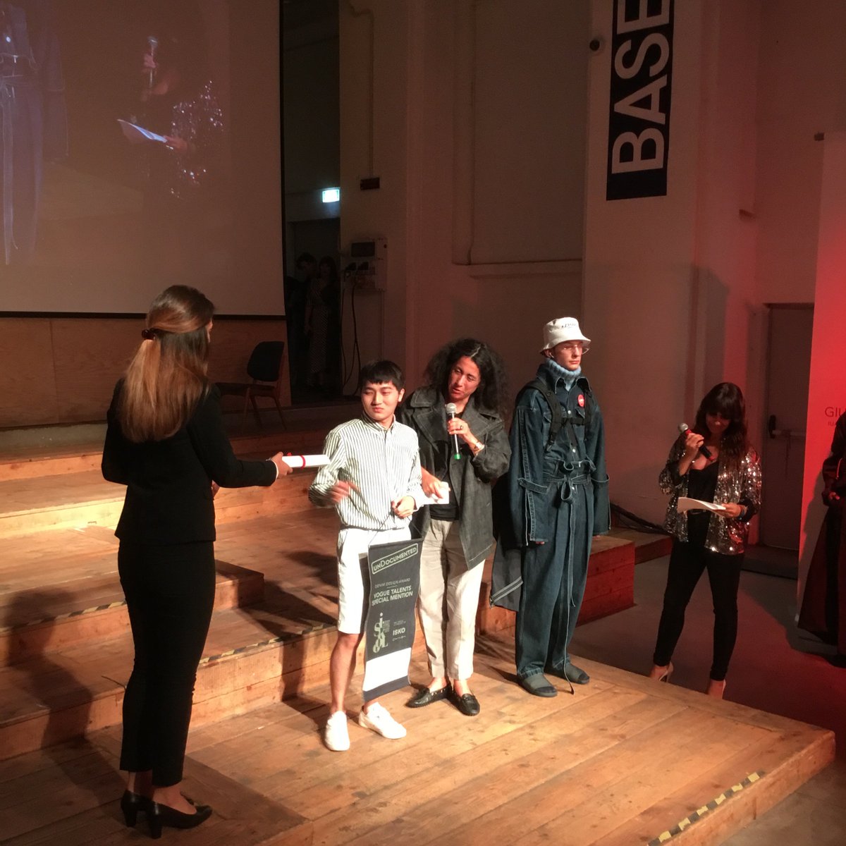 iskooldenim's tweet photo. ISKO I-SKOOL™ 5 Grand Finale: Winner of the "Vogue Talents Special Mentions" of the #DenimDesignAward, Rui Zhao from BIFT awarded on stage by Sara Maino from @VogueIta. #iskooldenim #iskool5 #iskool5final https://t.co/MDAPSl00bg