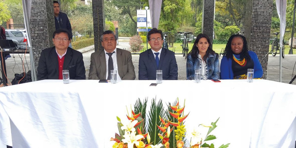 udecuenca's tweet photo. #EventosUCuenca
Por su parte, nuestro Rector, @PVanegas, expresó que es importante estudiar las diferentes culturas y la formas en que se interelacionan, con el objetivo de aportar con una generación de bienestar y respeto. https://t.co/iPxeudy2Uo