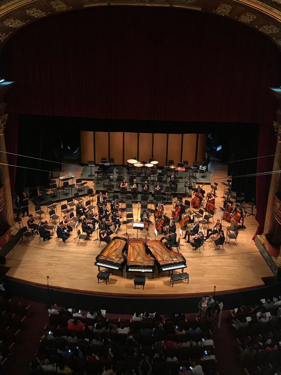 Mozart: piano en familia fue impresionante, estas experiencias parecen sacadas de otro mundo. Asistimos a su concierto en el teatro degollado y no pudo ser más perfecto.