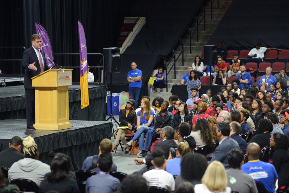 marty_walsh's tweet photo. I’m excited to have spent my morning with 650 #MLKScholars who have taken the lead on starting their summer off right by getting involved in our community making it a better place everyday. Thank you to our partners @BU_tweets @johnhancockusa https://t.co/HrKoHlRS5l