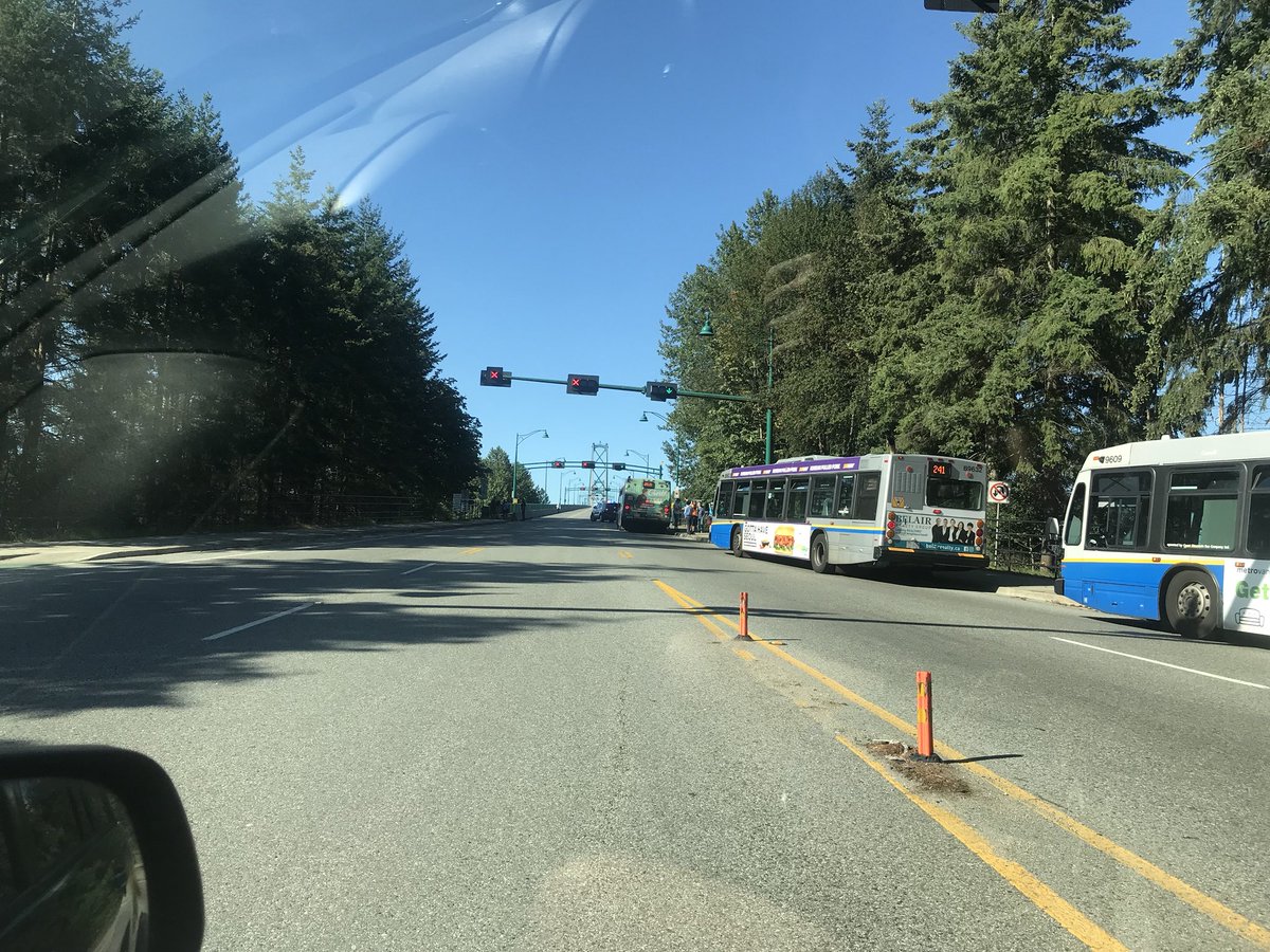 David_deHaas's tweet image. Lions Gate Bridge is closed.