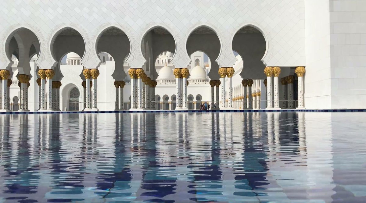 tribus_viajeras's tweet photo. Visitamos la  Mezquita Sheikh Zayed y como no nos dejan grabar con la cámaras lo haremos con un teléfono móvil, es la mezquita mas grande de Emiratos Árabes Unidos y de una belleza exquisita.

#mosque #Dubai #abudabi #traveling #tour #tourists #tribusviajeras #francinegalvez https://t.co/ZhacLhXBy2