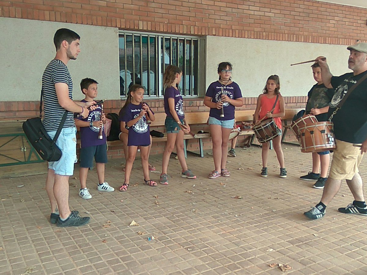 Últims preparatius i assaig general per a la festa fi de curs de l'escola de gralla i de tabals del Ramat! A les 20.00 a la plaça 11 de setembre! #psip <a href="/palauplegamans/">Ajuntament Palau-solità i Plegamans</a>