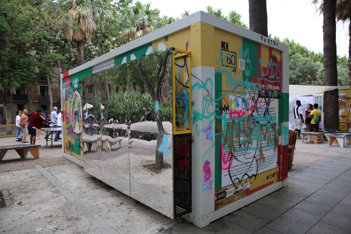 A les 12 h, tenim ràdio 📻 amb <a href="/lafundicio/">lafundicio@mastodon.social</a> a #KN60lab I al vespre, la #RambladelRaval es converteix en La Nit Jove i nosaltres serem punt de trobada 👋
#FestaMajordelRaval #FMRaval #joves #ravalejant #ravaleando #CiutatVella #BCN <a href="/quepo_org/">Quepo</a> <a href="/esberla_coop/">l'Esberla</a> <a href="/Bcn_CiutatVella/">Districte de Ciutat Vella</a>