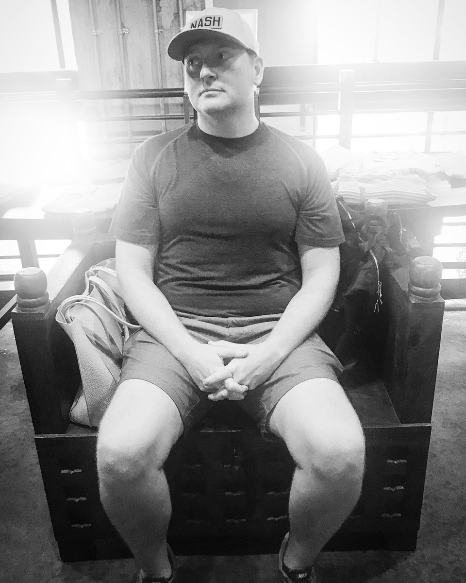 ChadTucker's tweet photo. Someone save me. #stuckshoppingwithwifeandfriends #keeperofthepurse #manchair https://t.co/hcP9yn0KFW
