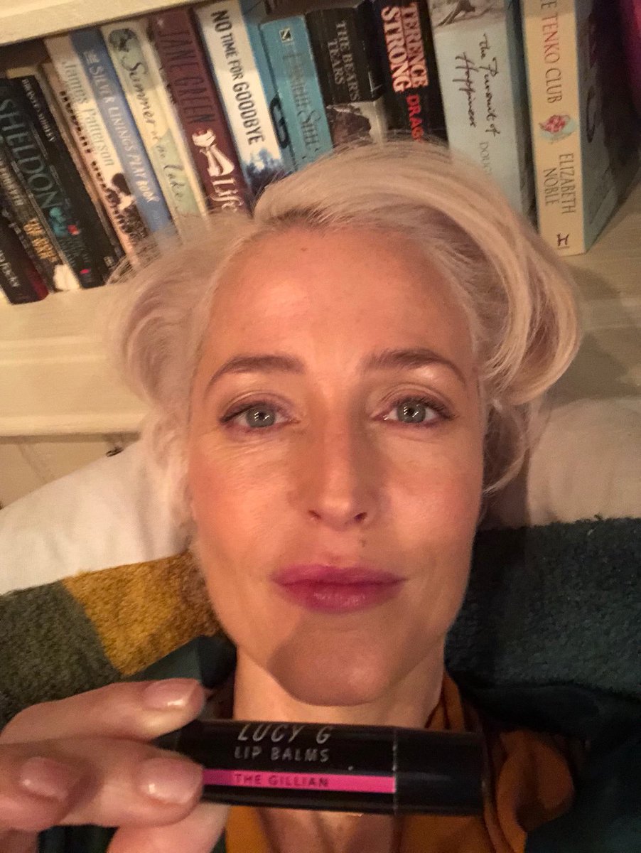 Gillian Anderson tweet media