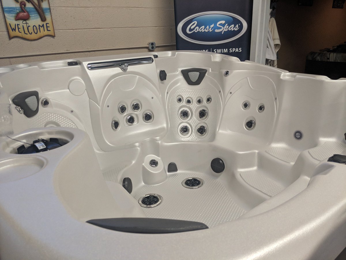 MotorCityTubs's tweet photo. Beautiful new spas from @CoastSpas on our showroom floor now - spas for every size, budget, and lifestyle available now! #leisure #hydrotherapy #motorcityhottubs #spa https://t.co/ESwmjMEH1W