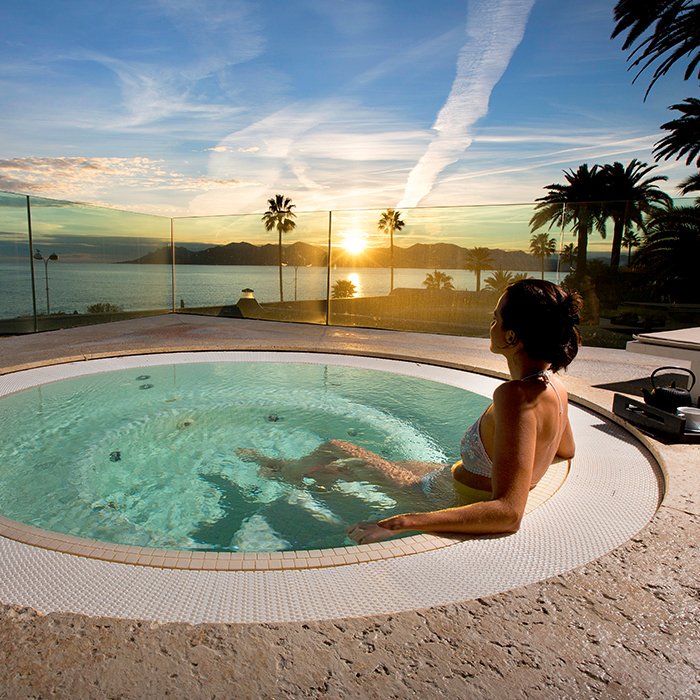 RadissonRewards's tweet image. Get to the reward you want even faster! Time is running out to receive up to 50% bonus points when you purchase points. Hurry to get this offer before July 18, 2018! Terms apply. Learn more: bit.ly/2HFsquP