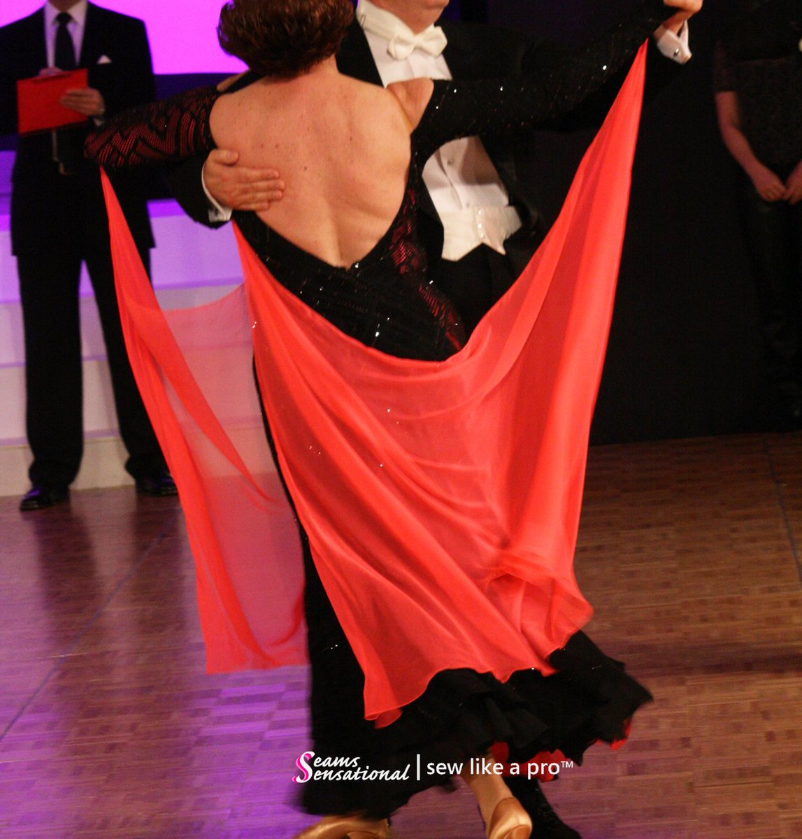 sewlikeapro's tweet photo. Pink Grapefruit chiffon (georgette) floats stand out nicely against a black Standard gown.
#sewlikeapro #dancers #dancefashion #ballroom #ballroomdance https://t.co/FtnTQmvpfT