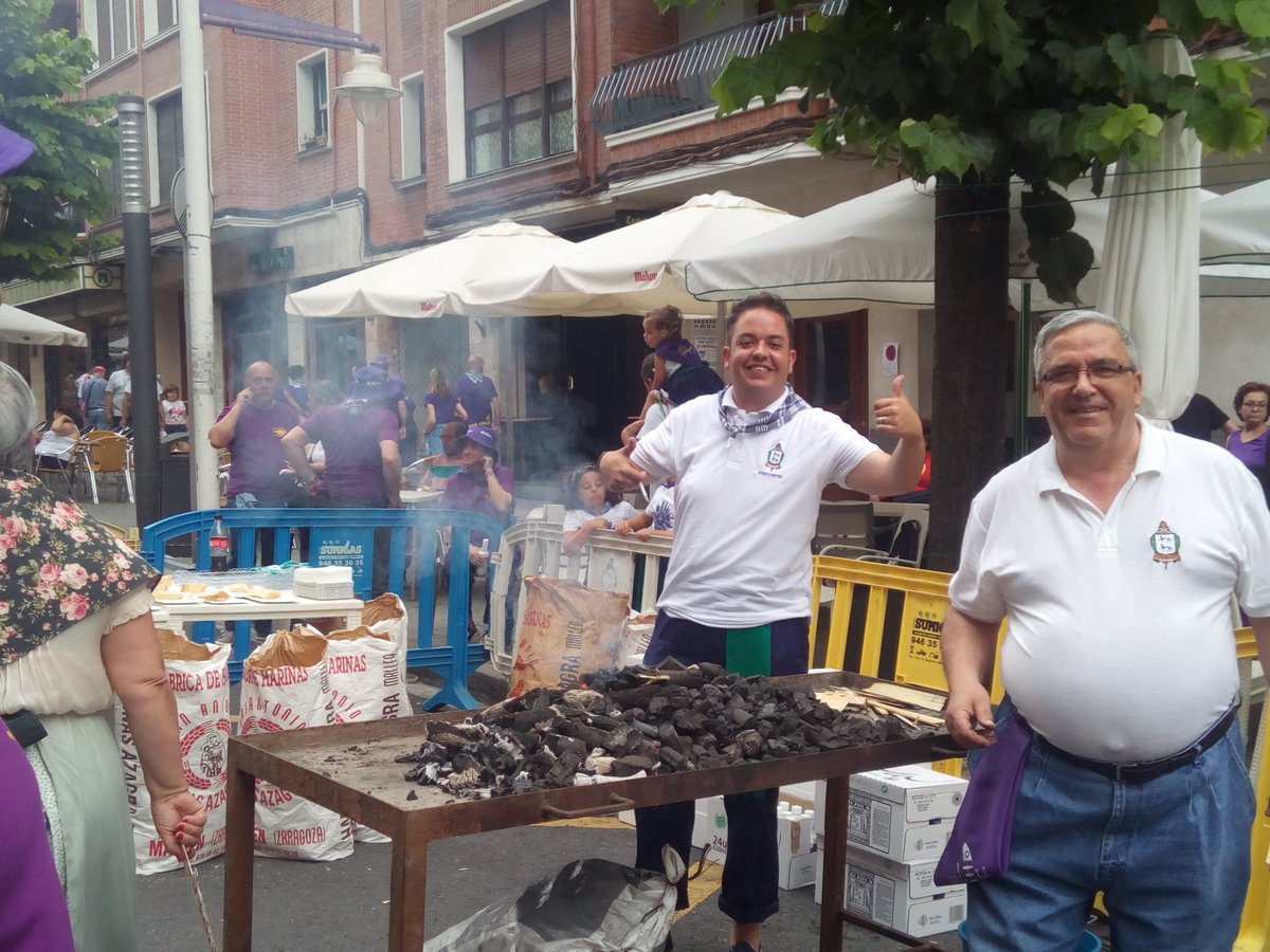 MuyVerdad's tweet photo. Ya está @borjamari dando la brasa #SanturtzikoJaiak https://t.co/le2lMTtqn0