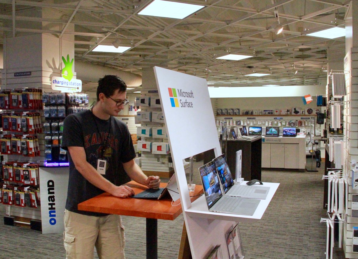 KUBookstore's tweet photo. We are looking for a Part-Time Technology Specialist at the #TechShopKU! Are you interested or knowledgeable in the latest technology, apply now - you could start immediately!

Apply online or share with a friend ➡️ https://t.co/i92ETNtamK https://t.co/YYpaq9vL2E