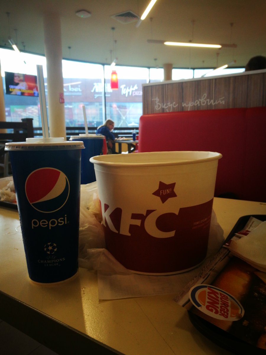 Пить виски с колой и поедать крылышки из kfc в бургеркинге... Почему бы и нет! #Пятница13