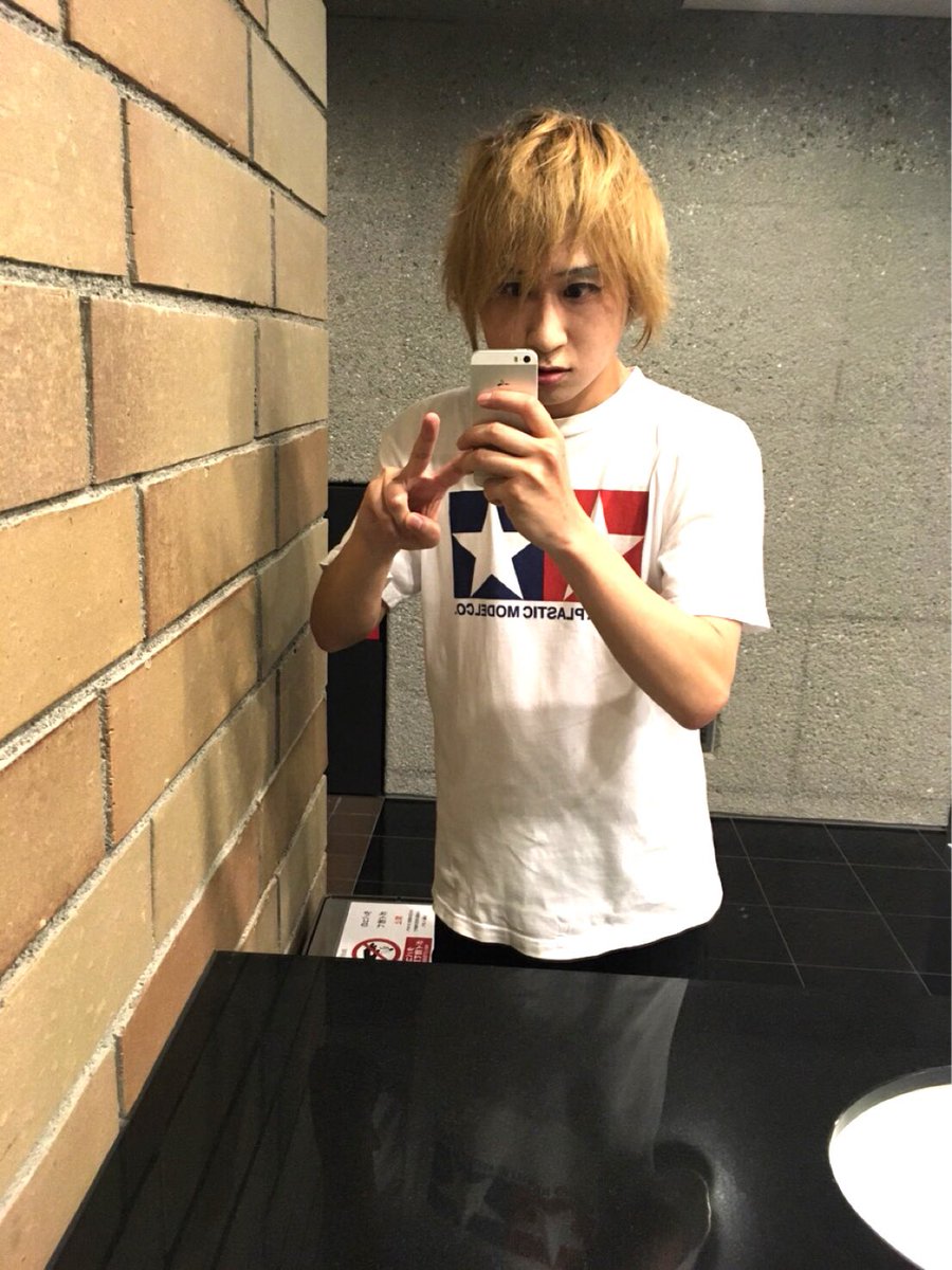 天満家演達 明日14日 土 ゴールデンボンバー全国ツアー18 ロボヒップ 大阪城ホール公演に参戦させて頂きます W ノ 15時にタミtのキリショーコスで参戦しますので 見かけられた方はよかったらやさしく声かけてあげて下さい ཀ