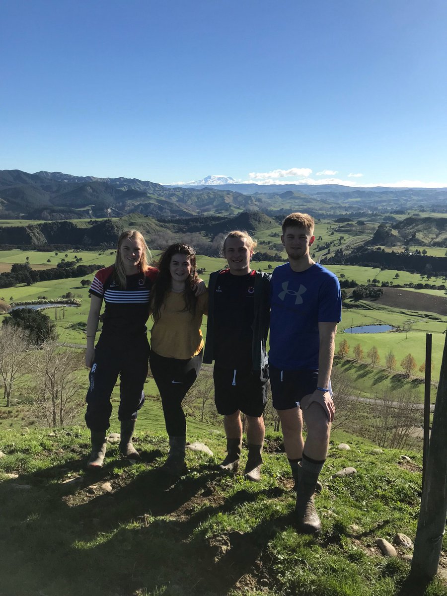 abbeystratton_'s tweet photo. I’ve really enjoyed hosting the exchanges for the last couple of days and providing them with a NZ farming experience aswell as a bit of sight seeing. Look forward to welcoming the new gappies Rach and Ty to NZ soon  🇳🇿 🐑🐄🐓🌿 @LlandoveryColPE https://t.co/iywZw2Dhfs