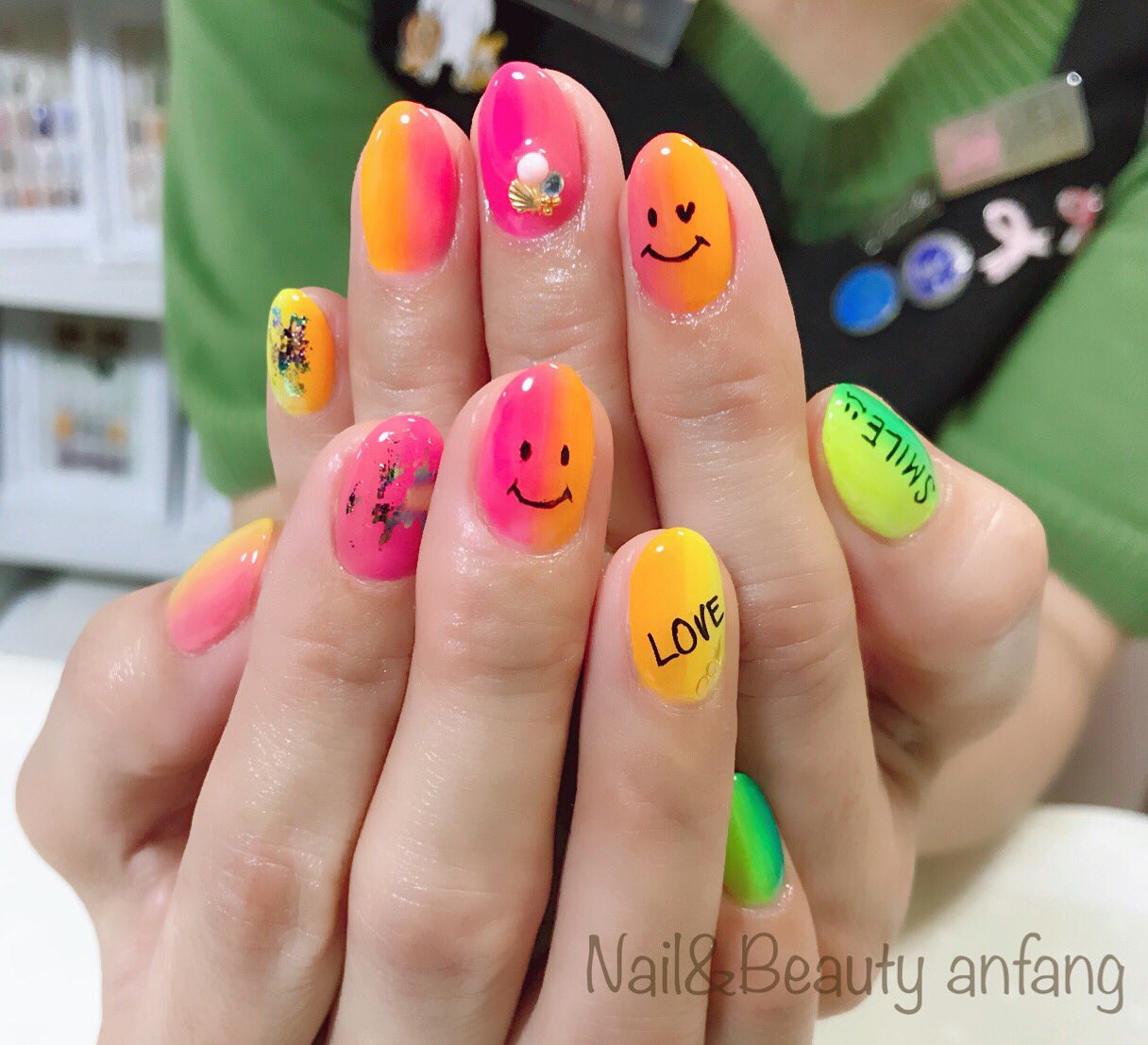 Anfang Mika やっとこ自分のネイルも夏仕様 Anfang 町田 町田ネイルサロン Nail Nails Nailart Naildesigns Gelnail Gelart Gel 巻き爪矯正 ネイル トラブルネイル ケア フットケア Bs 巻き爪 割れた爪 補強 補修 夏ネイル ネオン