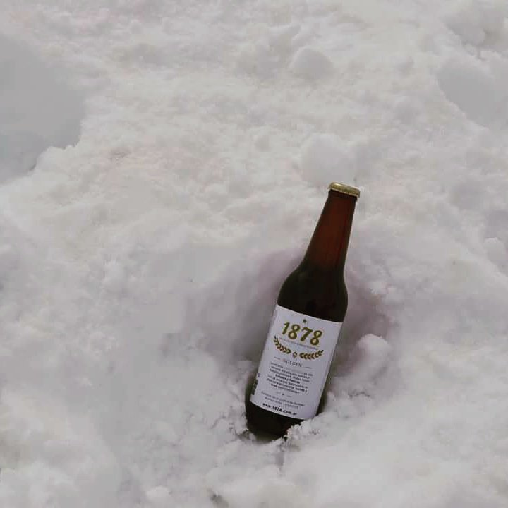 Cerveza1878's tweet photo. Llegaron las vacaciones de invierno..... Hay que enfriar la cerveza!!! 🏔️ ❄️ ☃️ #Cerveza1878 #Craft #Lupulo #Pilsener #VacacionesDeInvierno https://t.co/pVDcRyTYrC