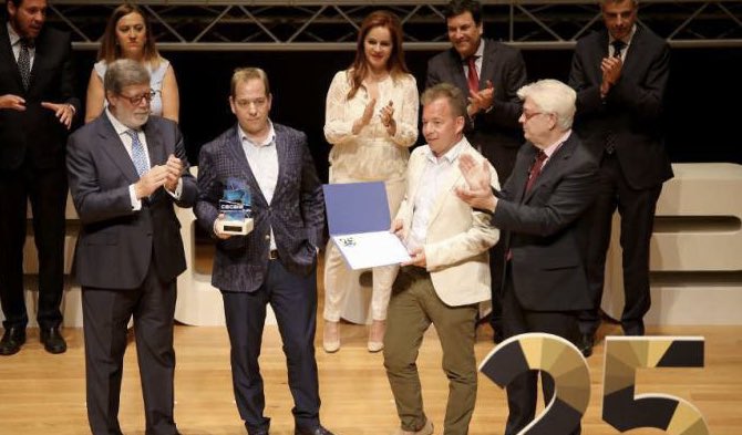 Ayer <a href="/SeleccMoralejo/">Moralejo Selección</a> recibía el #CecaleDeOro 🏆 otorgado por la Confederación de Organizadores Empresariales de Castilla Y Leon. ¡Enhorabuena! 🍾 😊