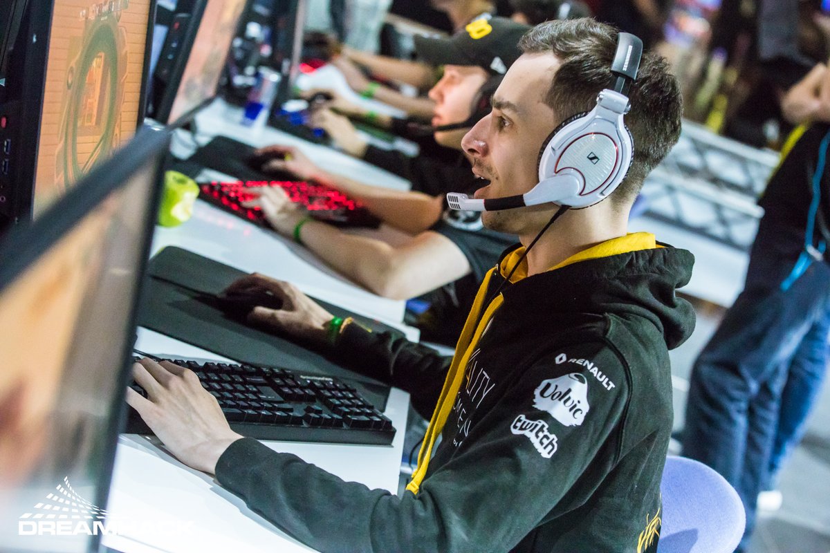ESIX_FR's tweet photo. L'équipe de @Team_Vitality sécurise sa place pour les playoffs demain en s'imposant face à @PENTA_Sports sur le score de 2-0 ! #DHVLCR6 https://t.co/IiOvRNQFIa