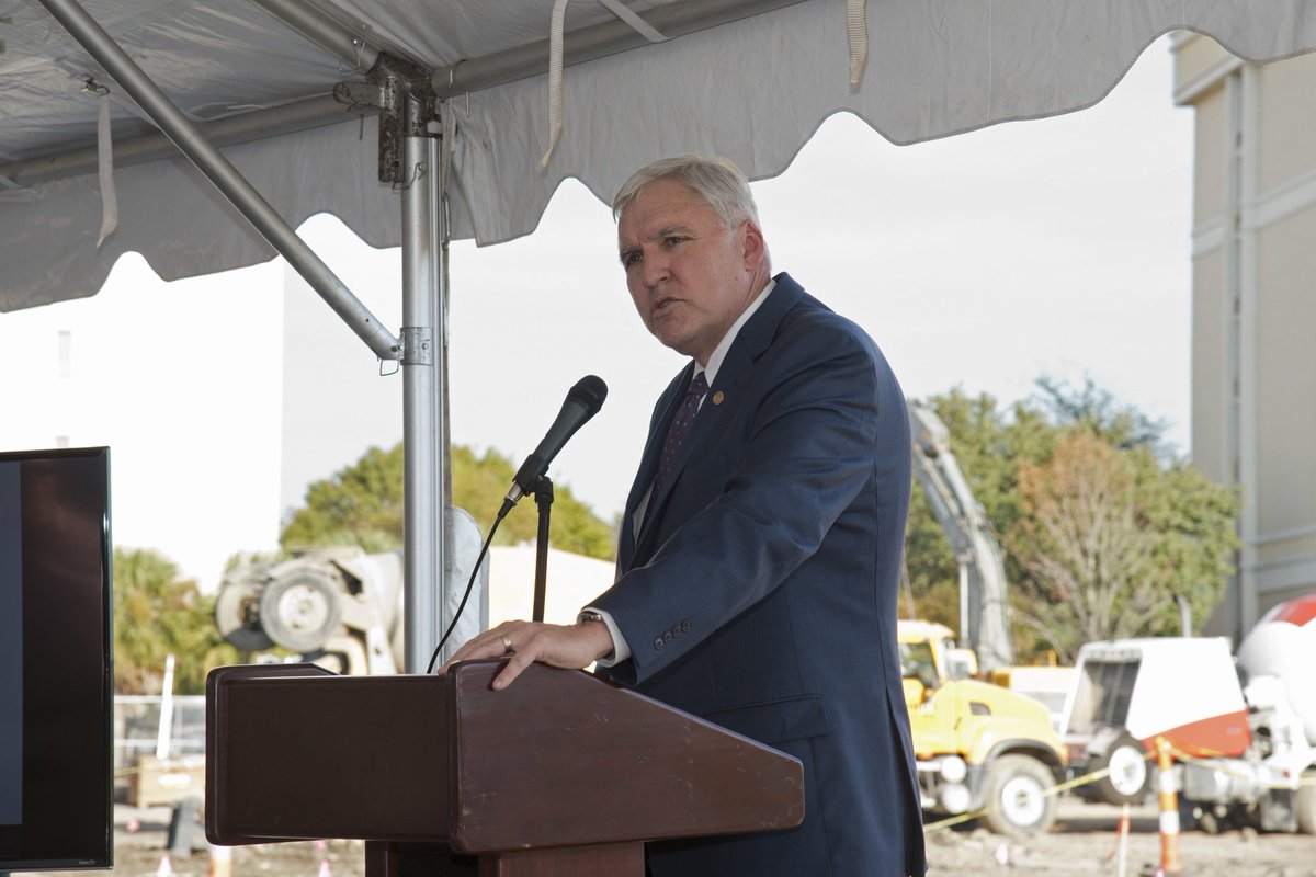 MUSChealth's tweet image. Come out the the Charleston Medical District Greenway today from 12-2PM to celebrate the summer with MUSC President, Dr. David Cole! @PresMUSC will be giving out free King of Pops at 12:30 plus there will be live music, food trucks, and local vendors!