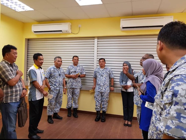 Unit_Senggara's tweet photo. 12.7.2018 - Lawatan Kerja Asisten Ketua Staf (AKS) Materiel Markas Tentera Laut Ke Projek Naiktaraf Taska Di Pangkalan TLDM Teluk Sepanggar, KK, Sabah.
13.7.2018 - Mesyuarat &amp; Taklimat Projek Senggara ONE OFF Bagi RKTLDM Sepanggar &amp; KD SRI Sandakan.
@AdtoIr https://t.co/wBz7mBD4RC