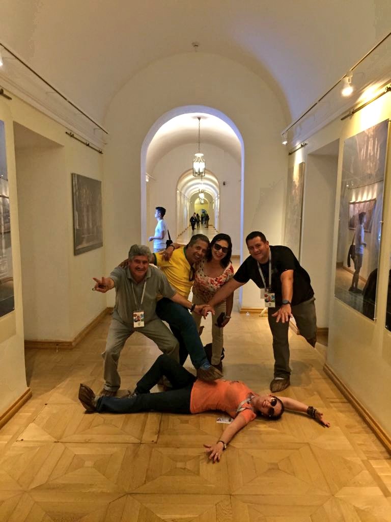 WayQuito's tweet photo. Nuestros #ViajerosFutboleros disfrutando de #SaintPetersburg.
Mañana disfrutarán de #ENG vs #Bel por el tercer puesto de #Rusia2018 https://t.co/3uXs7zc8LB