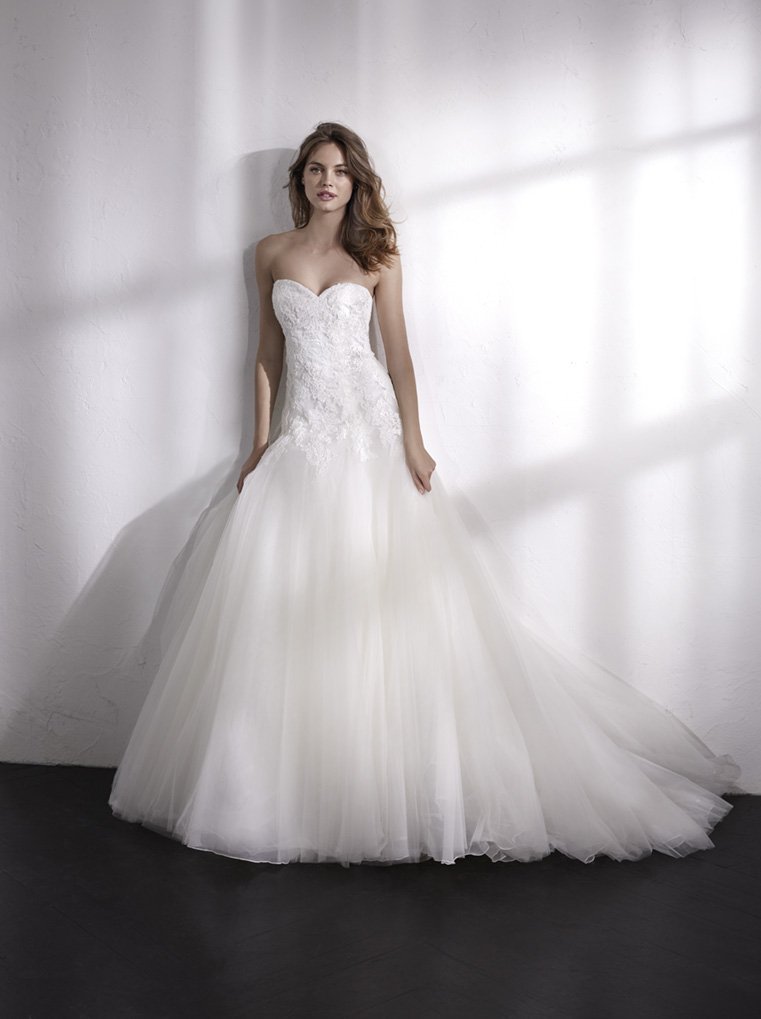 StPatrickBridal's tweet photo. Con el vestido LILAC y su espectacular falda de tul os deseamos un feliz sábado-https://t.co/SPi6UzHgpK #StPatrick2018 https://t.co/a2EASpug7o