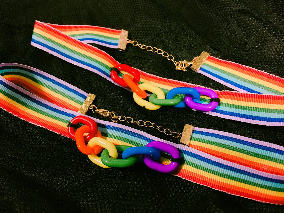 🌈드디어 내일이 퀴퍼네요! 
아직 퀴퍼에 어떤 걸 하고 가야할지 고민 되시는 분! 

레인보우 쵸커 2개 추가 판매합니다 💕  ✨퀴퍼 직접 수령입니다! 

🌈디엠으로 주문 주세요!