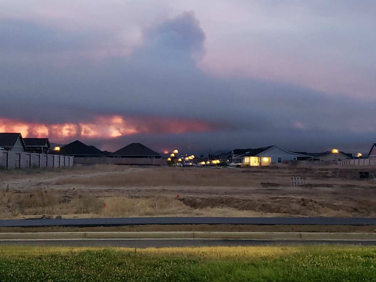 GeniusCents's tweet image. The morning I walked up to floral ave and seen this #stonyfire #ChicoFD chico