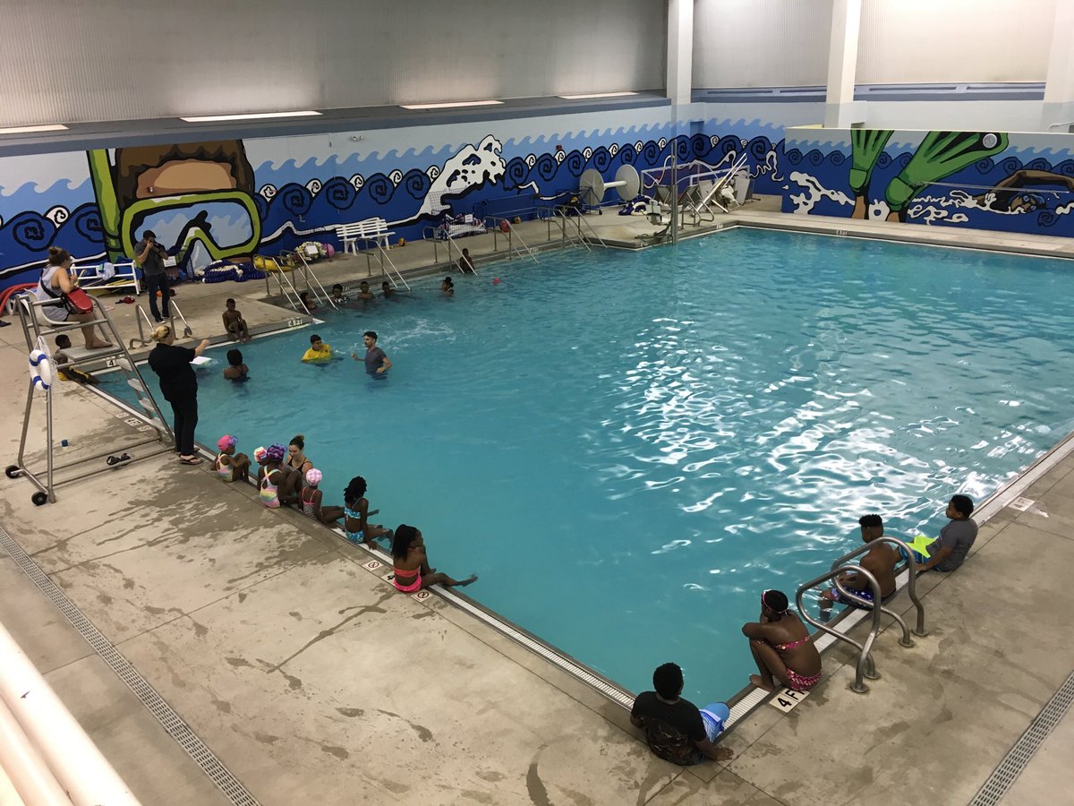 Howards_Hope's tweet photo. Milestone Reached: 1,000th child receiving free swim lessons thru Flying Fish program! @BlueCrossTnNews @CFMT @poolsafely @RowdyGaines #stopdrownings https://t.co/Izg9dslHIM