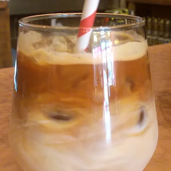 GreenBottlesCo's tweet image. Iced coffee, anyone? .
.
.
#icedcoffee #coffeemenu #coffeeart ift.tt/2zyveJN