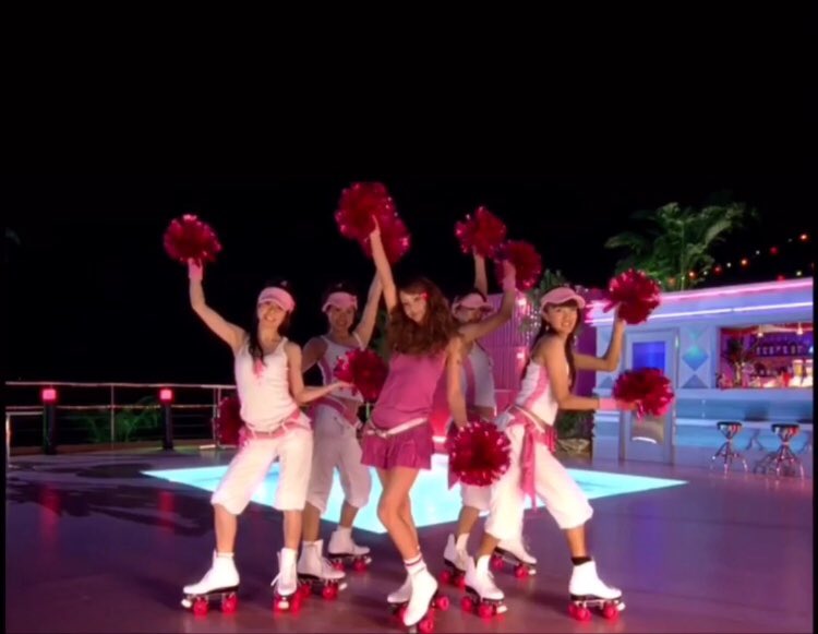 تويتر Eri على تويتر 05 7 13 Queen Of Hip Pop What S Today Movieはwowa 安室奈美恵 ピンクパンサーとコラボレーション 的な紹介から映像が流れ それよりもローラスケートでダンスしてることに衝撃受けたのを もう13年も前なのに鮮明に覚えてる