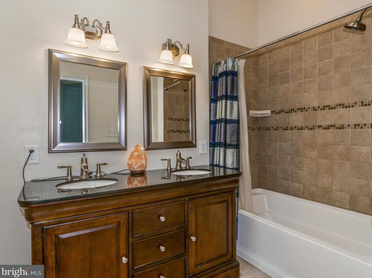 SimplyReferable's tweet image. It’s Friday the 13th and you might think your luck is running out with your new home search, but have no fear! We're hosting an Open House this Saturday. Try to avoid any black cats or broken mirrors on the way… Learn More: bit.ly/2KTToDO 

#SimplyReferable #Maryland